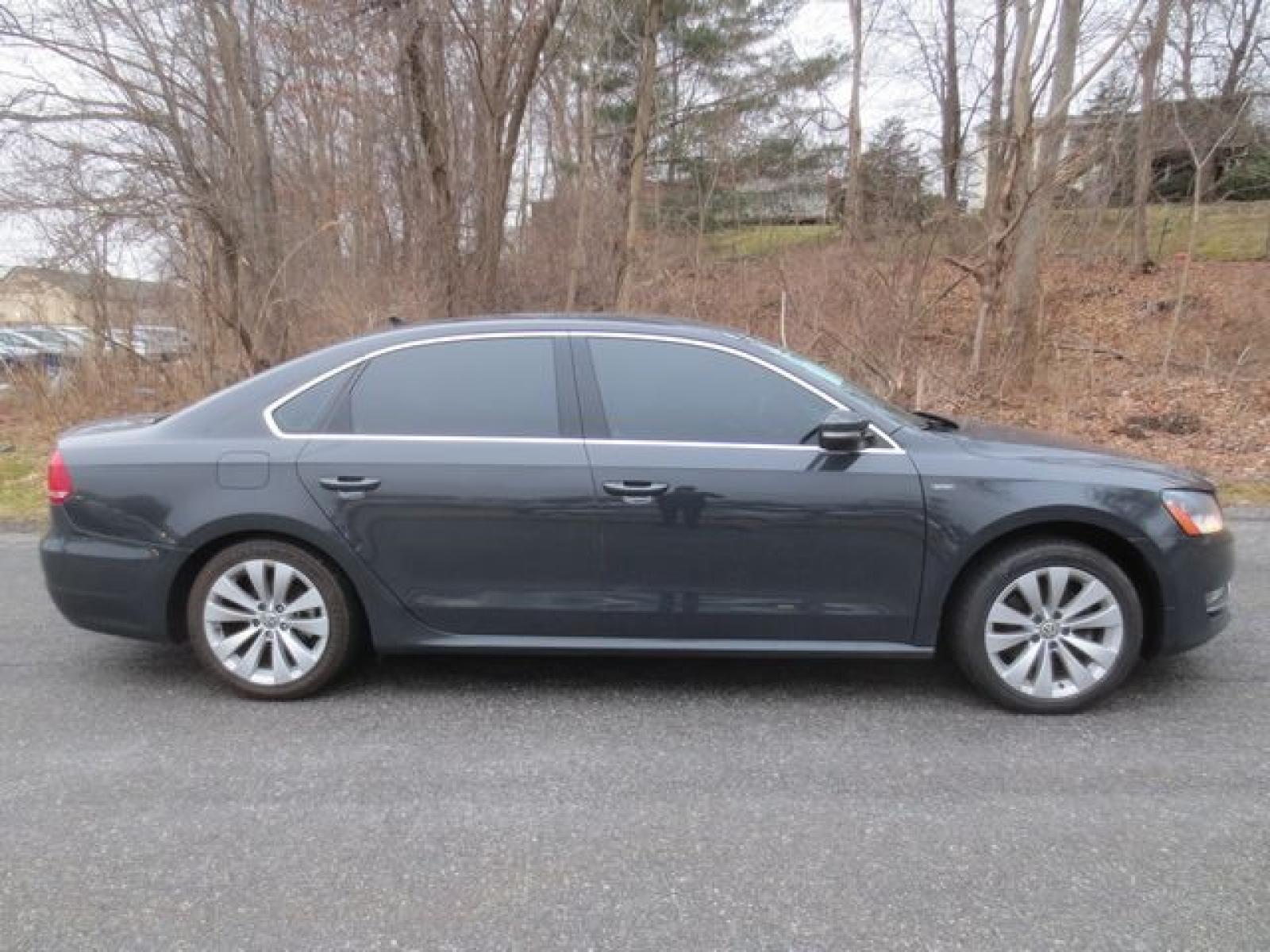 2014 Gray /Gray Volkswagen Passat 1.8T SE AT PZEV (1VWBT7A33EC) with an 4CYL1.8L TURBO engine, 6-Speed Automatic transmission, located at 270 US Route 6, Mahopac, NY, 10541, (845) 621-0895, 41.349022, -73.755280 - Photo #10